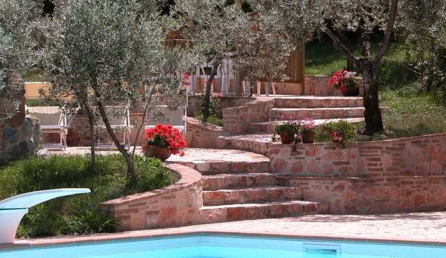 Panoramic villa, with private picina, in a natural park.