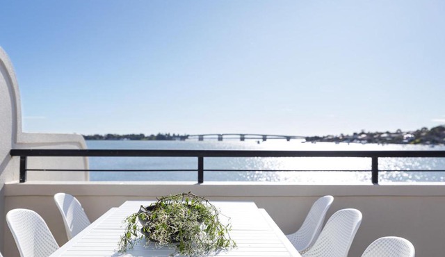 Panoramic Water View Apartment