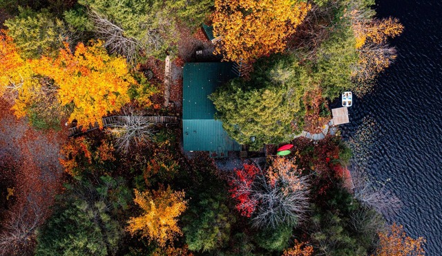 Panoramic Water Views, waterfront house on French pond