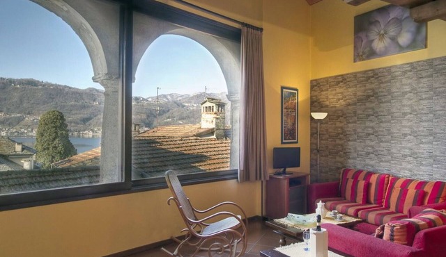 "PANORAMICO" CHARM APARTMENT VISTA LAGO, IN THE HISTORIC CENTER
