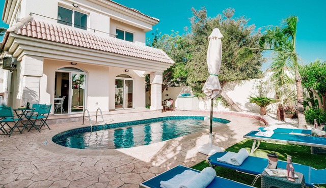 Pant Poly Villa - Private pool - Fully integrated kitchen - Family-run