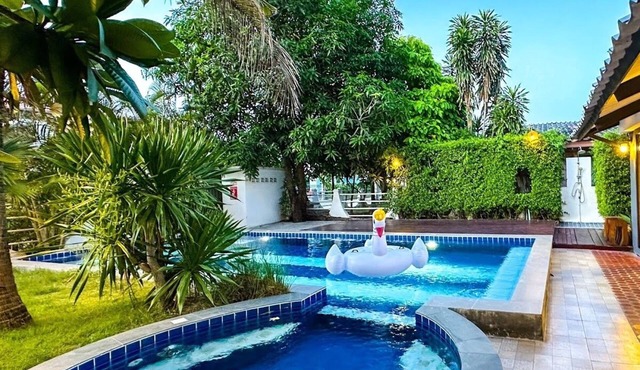 PAPA Beach Pool Villas Pattaya