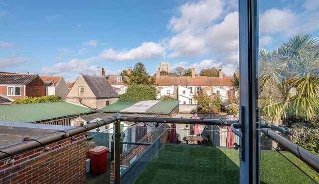 Papillon, a modern Southwold flat with balcony