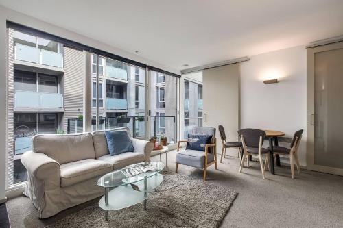 Parade Place - A Central Balcony Stay