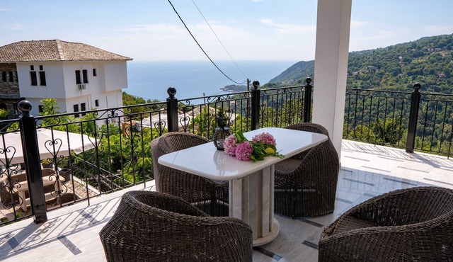 Paradeisos Αpartment with Sea View