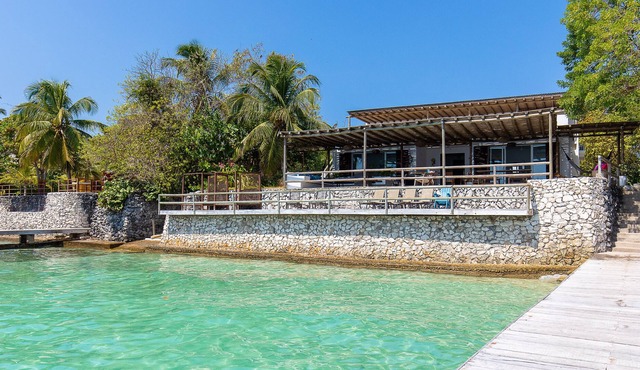 Paradise 6 Bedroom Villa in Rosario Islands