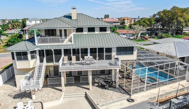 Paradise at it's finest , gulf front, Pool,Jacuzzi ,pool table ,kayaks
