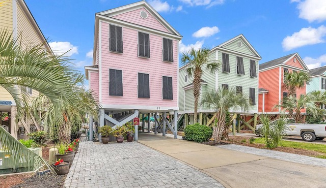 Paradise at the beach! Sleeps 14. Walk to beach&food. Private Pool. Pet-Friendly