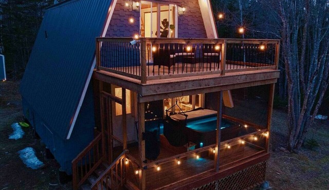 Paradise Cove - Lakefront with Projector & Hot Tub