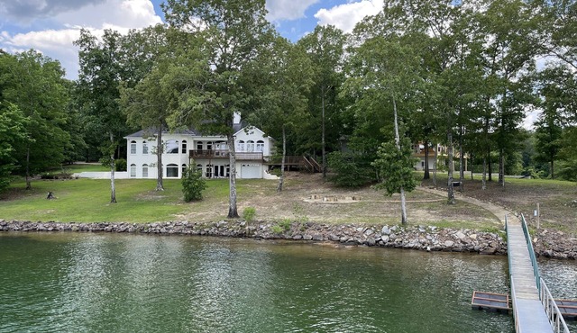 Paradise -Easy slope to the water with stone walkway and stone fire pit!