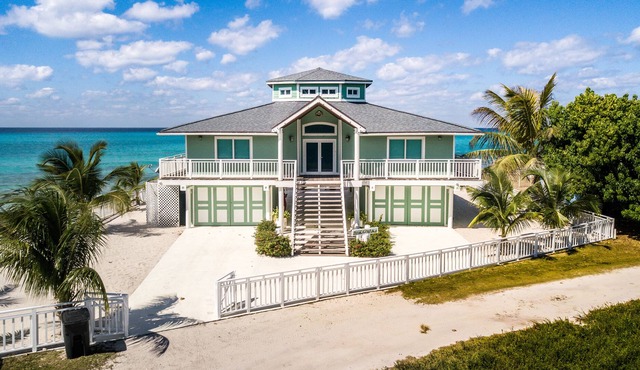 Paradise found on the Beach in South Bimini, Oceanfront 3/3 House