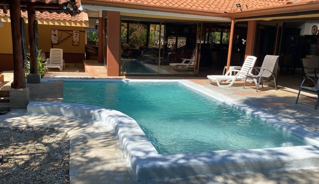 Paradise Found! Spacious Tropical Private Retreat!