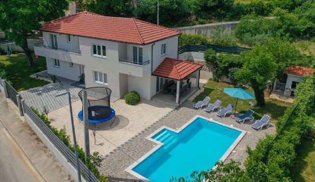Paradise Villa in the Countryside