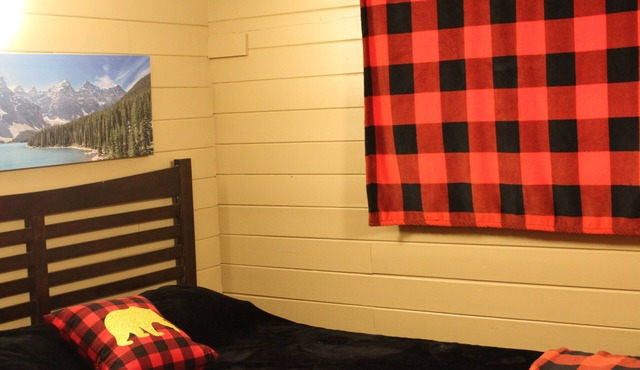 Paradise is calling you.cabin in town close to the beach!