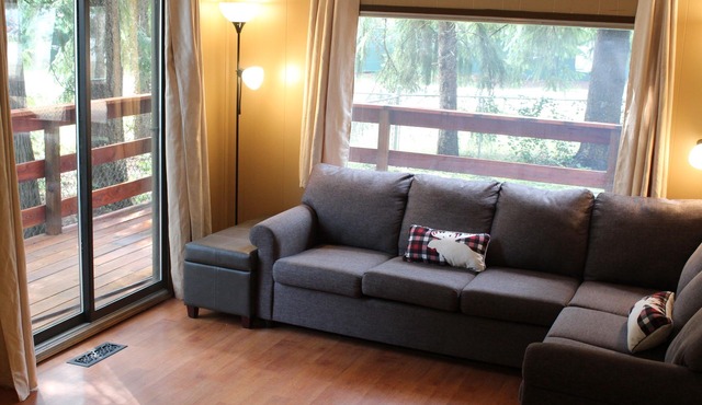Paradise is calling you.cabin in town close to the beach!