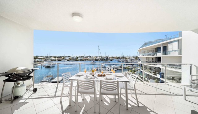 Paradise on the Water - Luxury Minyama Apartment