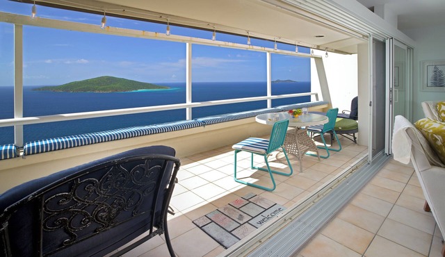Paradise Palms w/Pool and Panoramic Ocean Views and generator!
