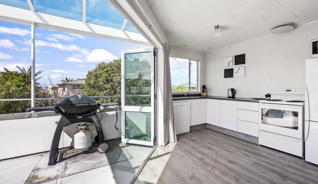 Paradise Palms - Waimarama Holiday Home
