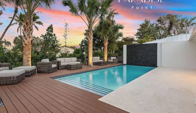 Paradise Point by DecaStay - Private Pickleball Court, Walk to Beach