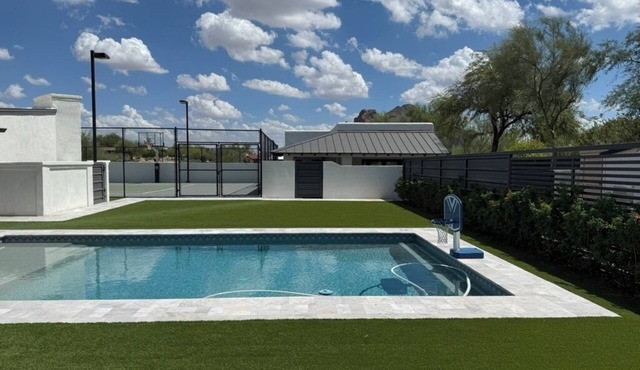 Paradise Valley 4 bed 4.5 Bath: Sport Court, Sauna, Private pool & Game room,