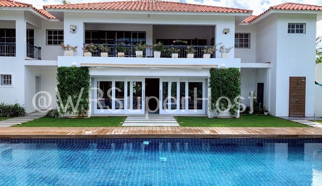 PARADISE VILLA CHEF+FOOD GOLF POOL BBQ KING BEDS