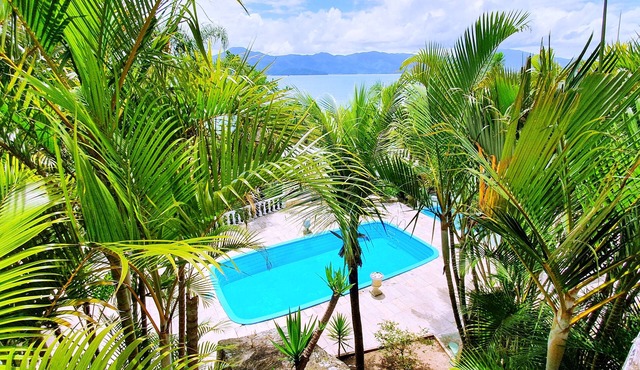 Paradisiacal & Spacious Seafront Villa -6 Bedrooms Private Pool and Beach Access