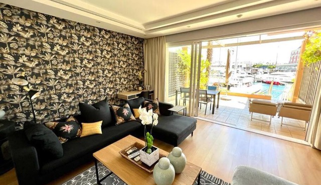 Parama 003 Secure, Luxurious Waterfront Apartment