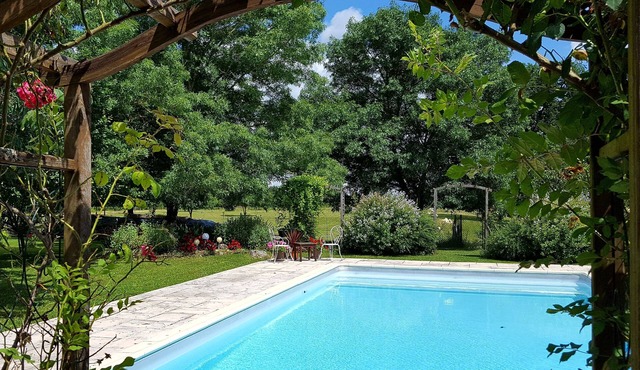 Pardaillan cottage in the countryside between Eymet and Duras, sleeps 2