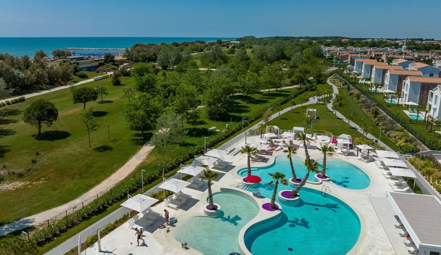 Pareus Beach Resort