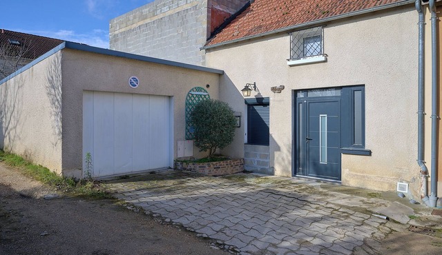 Paris Premium Family House