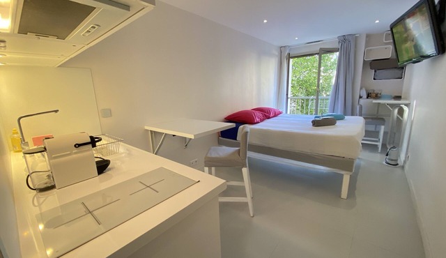 Paris Studio for 2 persons in Canal Saint-Martin - the station is
