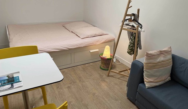 Paris studio near Eiffel Tower + Arc de Triomphe