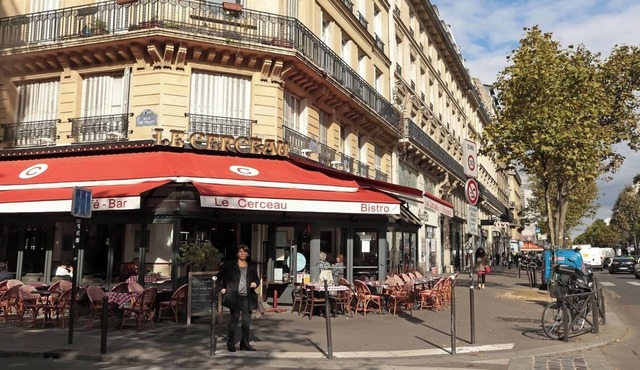 PARISIAN ELEGANCE: -5 ROOM WITH AIR CON - IN HAUSSMANNIAN BUILDING