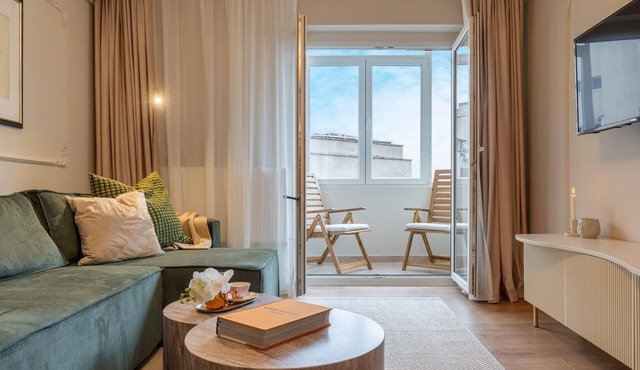 Parisian-Inspired 1BR in the Heart of Bucharest - Balcony, AC & Fully Equipped