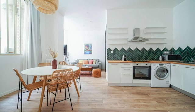 Parisuites 4 people accomodation Central Design & Luxe & Cosy Canal Saint Martin