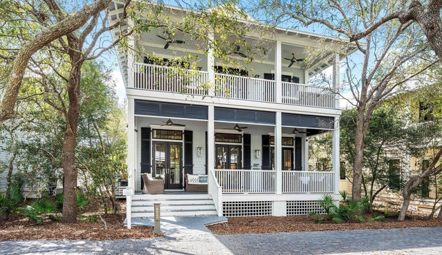 Park District Paradise: Bikes, Golf Cart, WaterColor Beach Club Access, and Luxury Living.