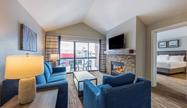Park Plaza Resort. 1BR Retreat w Balcony. Enjoy it!