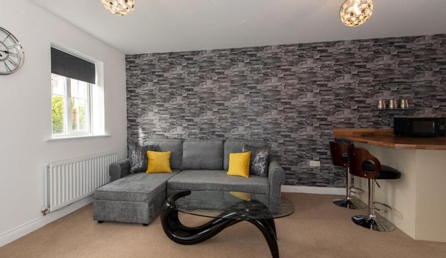 Park View - Stunning 2 bedroom house, both en-suite, 2 parking