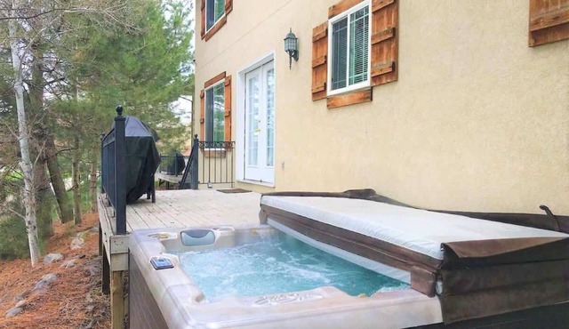 Parkside Escape *HotTub*BBQ* Near Ski Resorts*Park