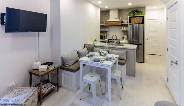 Parkside Getaway in Downtown Kingston