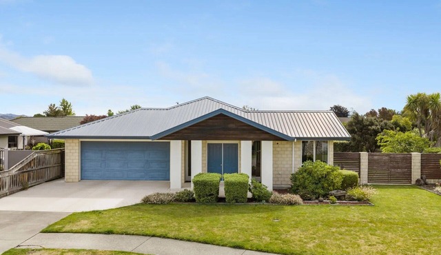 Parkside Haven Retreat - ideally positioned just 2 minutes from the CBD