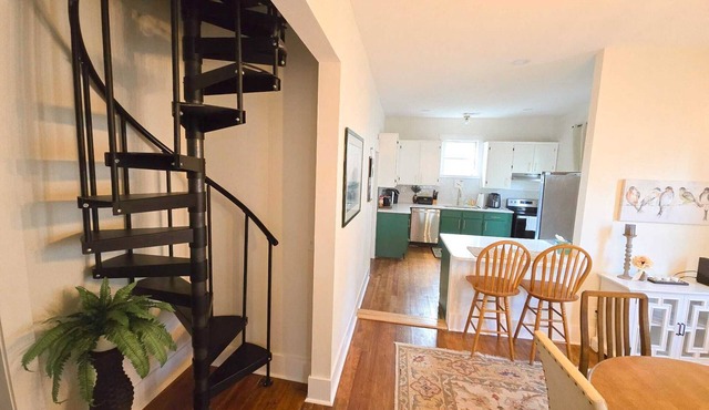 Parkside Haven, Spacious 4-bed-3-bath, Newly renovated,Private back yard,Laundry