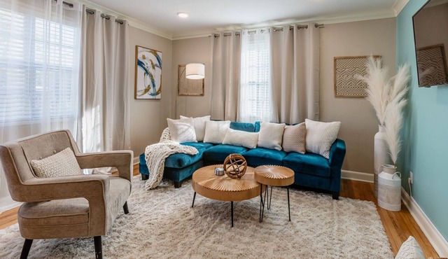 Parkside KING SUITE in Midtown with FREE PARKING
