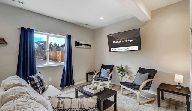 Parkside Ridge! Cozy Escape w/Hot Tub & Views
