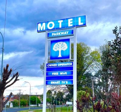 Parkway Motel