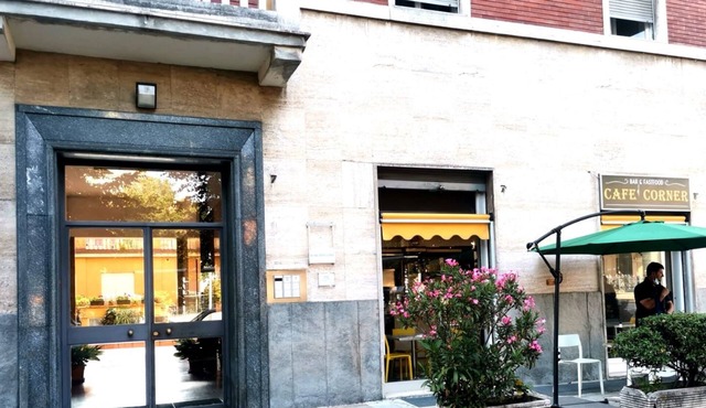 Parma Express: Apartment Front of Train Station & Parking