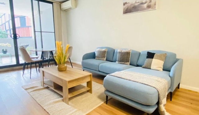 Parramatta fabulous 3-bedroom near train light rail & shop center