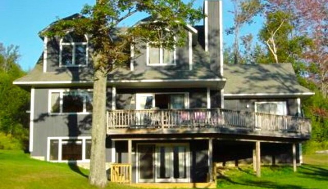 Partridge Run Ski House Hot Tub! 3/20 Reggaefest Winter Specials. Reach out!