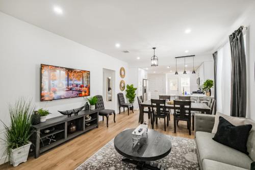 Paschall Heights Fully Fenced King Suite