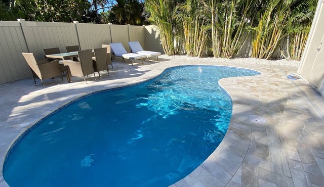 Pass-A-Grille Luxury Pool Sleeps 10